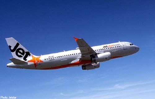 1. Máy bay A320 mang số hiệu BL800 của Hãng hàng không Jetstar Pacific (Việt Nam) đang ra đường băng chuẩn bị cất cánh ngày 16/7/2014 đã phải ngừng lịch trình theo như dự kiến để kiểm tra toàn bộ hành lý và hàng trên máy bay sau khi bộ phận máy tính cảnh báo cháy. Qua kiểm tra, cơ quan chức năng phát hiện đó chỉ là báo cháy giả do có lông chim đậu vào bộ phận cảm biến.